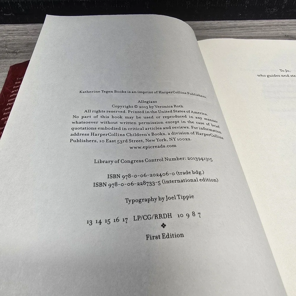 Allegiant by Veronica Roth - Hardback with Dust Jacket